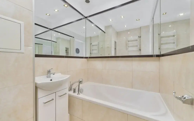 Black & White Studio by Renters