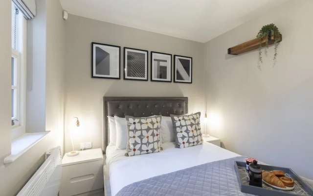 Elliot Oliver - 2 Bedroom Garden Apartment With Parking