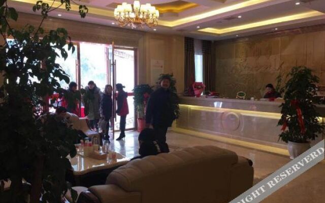 Vienna 3 Best Hotel (Yingshan Bus Station)