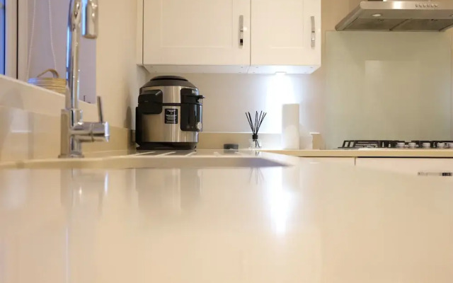 Bicester Villa - 6 Bed - Sleeps 14