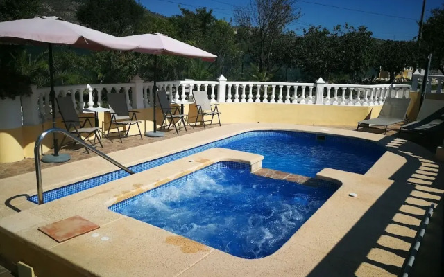 Lovely Holiday Home in Aigues With Private Swimming Pool