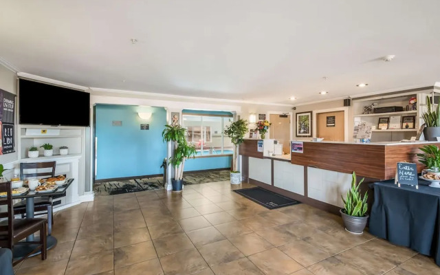 Days Inn and Suites Sequim