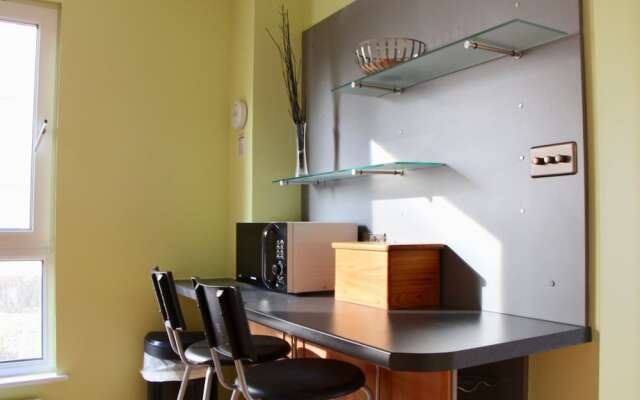 Modern 3 Bedroom Property Near Edinburgh Harbour