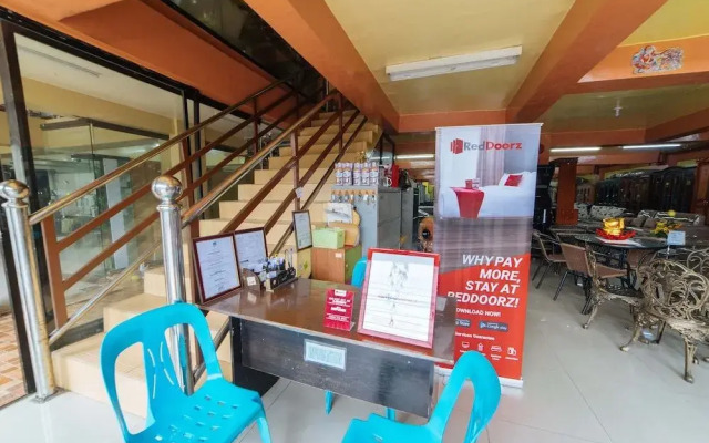 RedDoorz near Golden Sarok Shrine