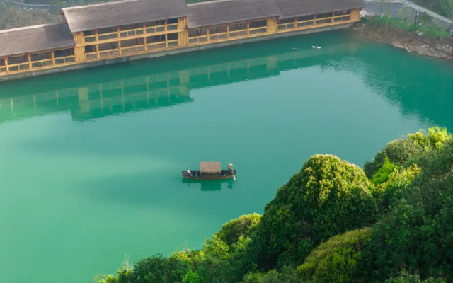 Voco Anji Treasure Island Park by IHG – Pool – Huzhou