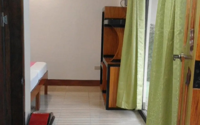 Vali-Joe Travel Lodge