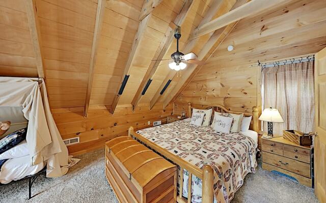 New Listing! Epic W/ Game Room & Hot Tub 2 Bedroom Cabin