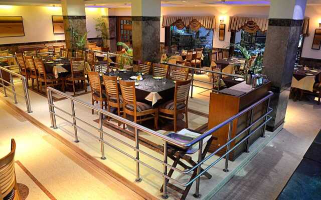 Hotel Meraden Grand