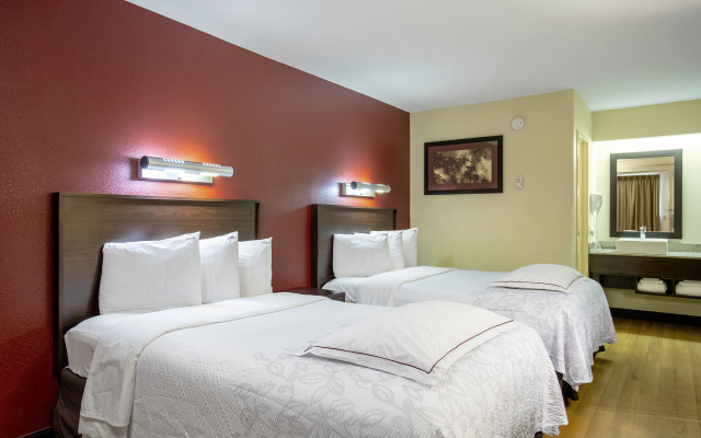 Red Roof Inn PLUS+ Chicago - Willowbrook - Image 6