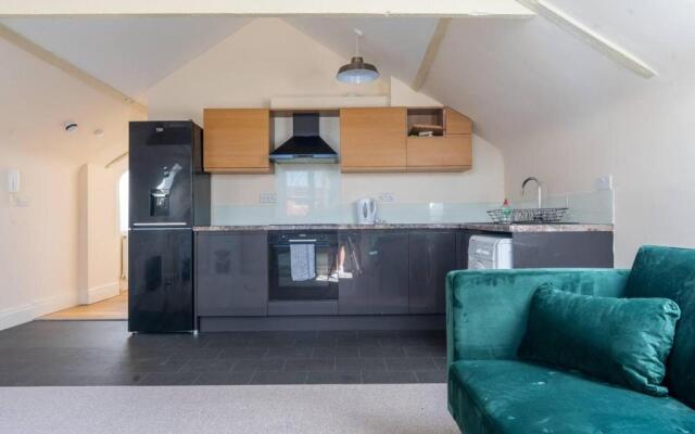 Charming 1-bed Loft in Caerleon