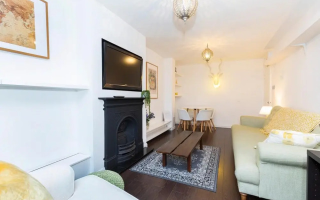 Contemporary 2BD Garden Maisonette Near Angel