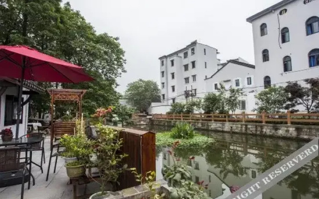 Yueyuejia Theme Inn