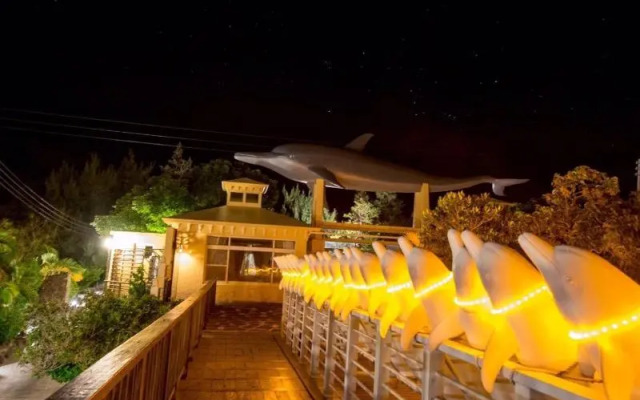 Whales Mountain & Seaview Resort