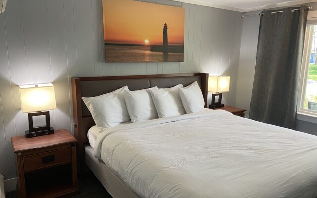 Elk Rapids Lakeshore Inn