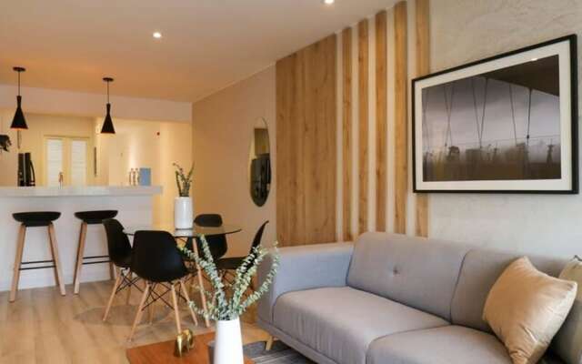 w Elegant 2BR With Balcony in Miraflores