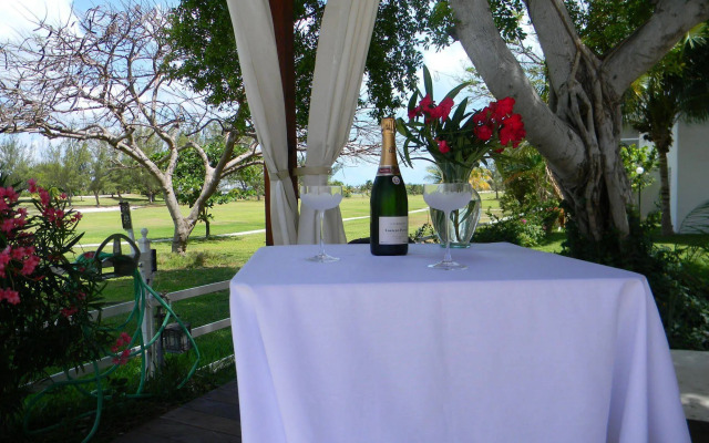 Las Gaviotas Hotel & Suites