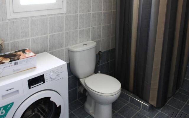 Bright studio on the 4th floor • Next to Gkazi