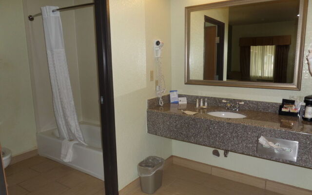 Baymont Inn & Suites Pearsall