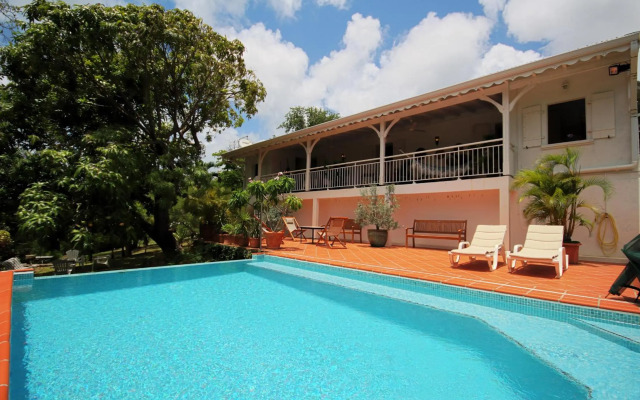 Villa with swimming pool and garden view MQSA20