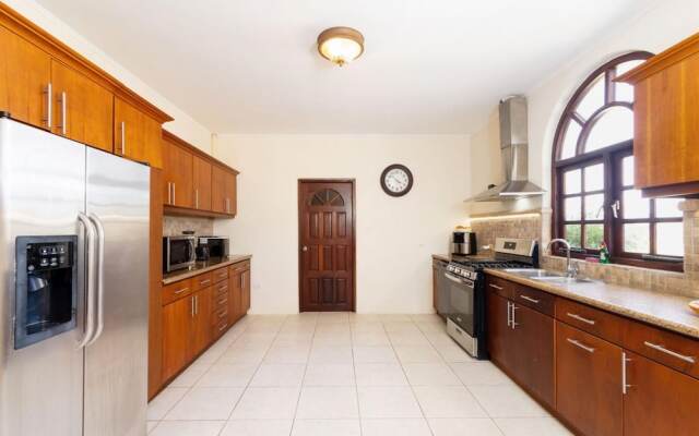 Beautiful 3br2 5BA Villa w Pool Close 2 Baby Beach