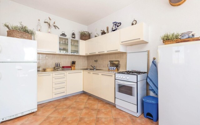 Stunning Home in Barbat With Wifi and 2 Bedrooms