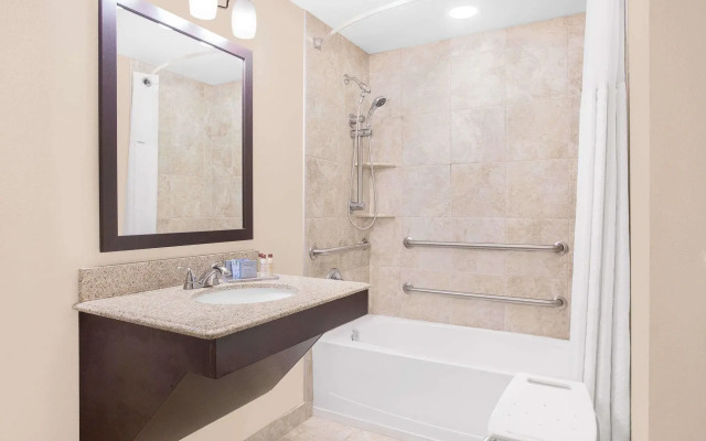 Holiday Inn Express Gulfport Beach by IHG