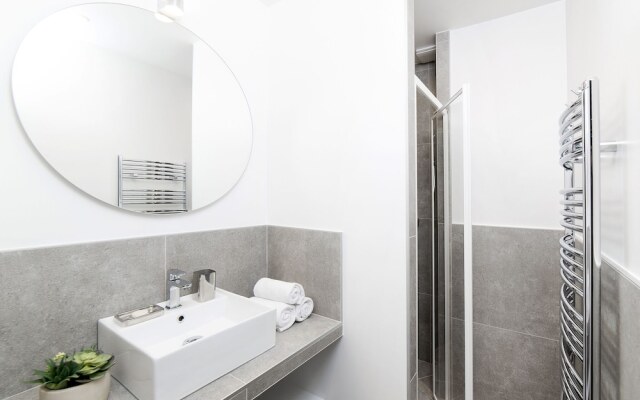 LUX 4BDR Opera Lafayette 3 by Livinparis
