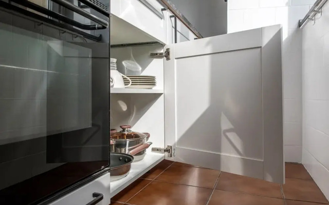 Palace of the Parliament Rainforrest 1BR