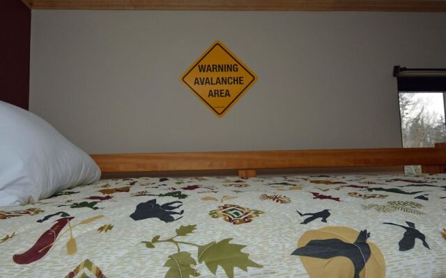 2 Br: Silvercreek 1215