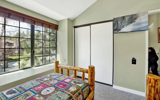 Woodland Retreat #2548