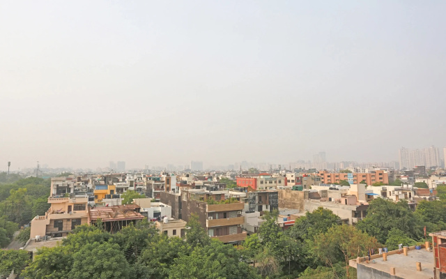 Townhouse Zodiac Near Botanic Garden of Indian Republic