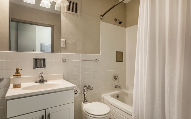TWO Bold 1 BR CozySuites for your Louisville Getaway