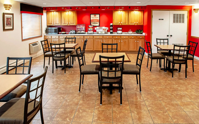 Econo Lodge on the Bay