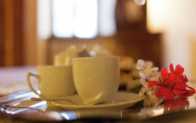 Villa in Cortona With Pool & Hill Views