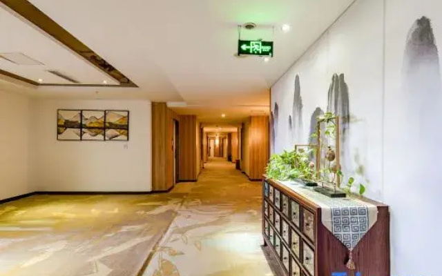 Minquan Dongfang Business Hotel