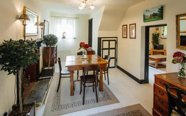 Breathtaking Elizabethan Manor House