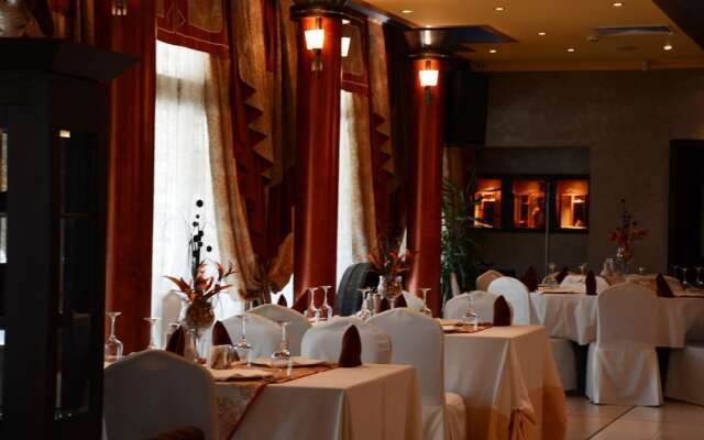 Diplomat Plaza Hotel & Resort