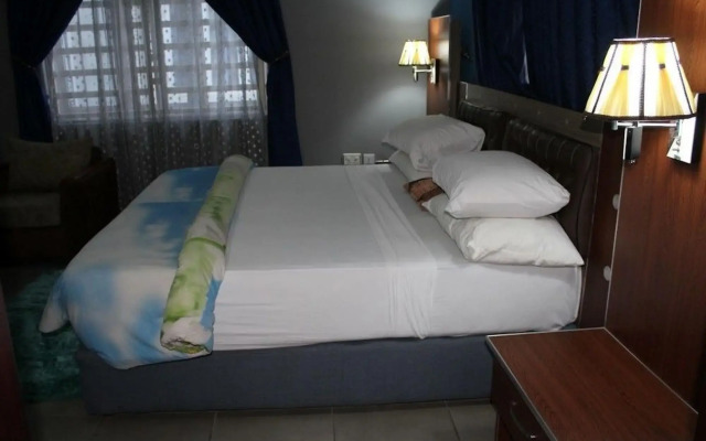 Crownedge Hotel