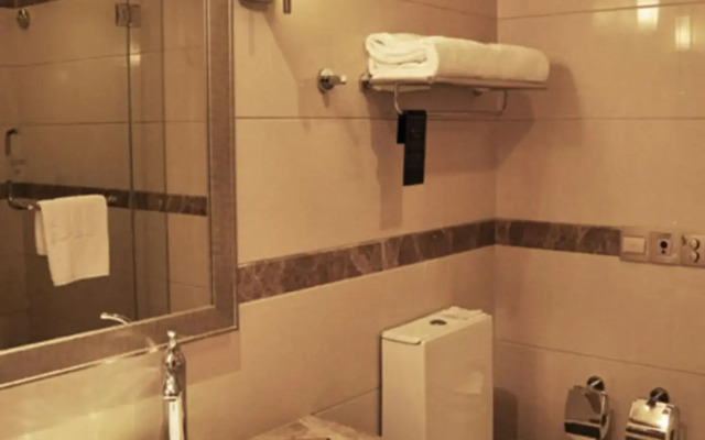 Regal Plaza Hotel & Residence Waigaoqiao