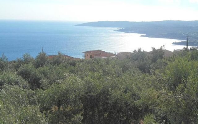 Odyseas Studios - Near Lourdas Beach
