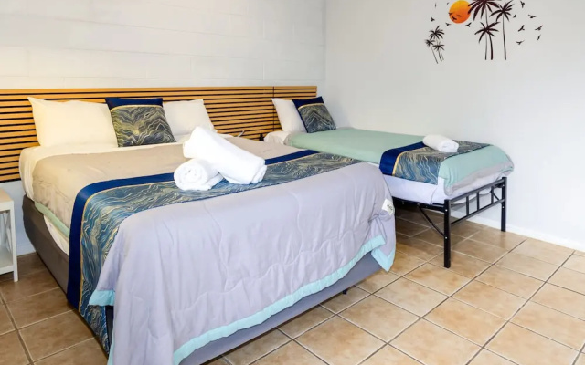 Innisfail Riverfront Motel – Guest Rooms – Innisfail