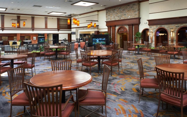 DoubleTree by Hilton Detroit - Dearborn