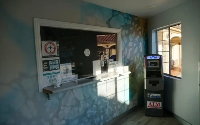 Avenue Motel