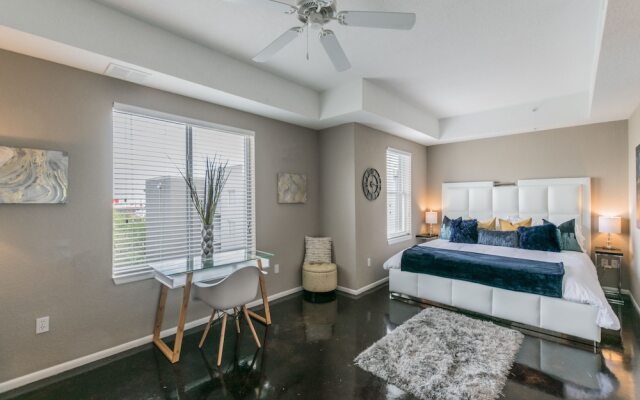 BC-522: Channelside Luxury Apartment