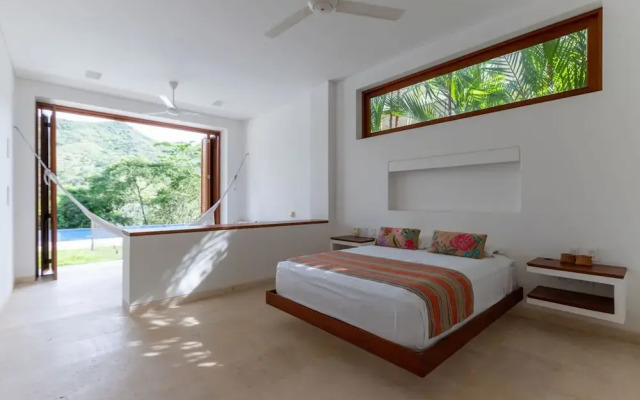 w Glowing 4BR Villa w Pool at Mesa de Yeguas