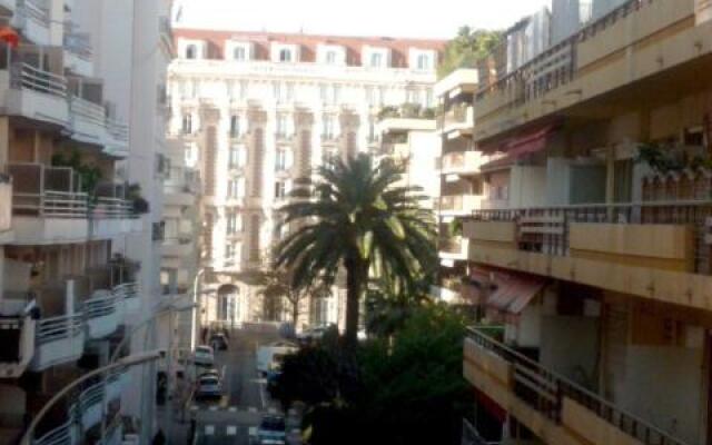 MODERNE 3 PIECES 30 m CROISETTE