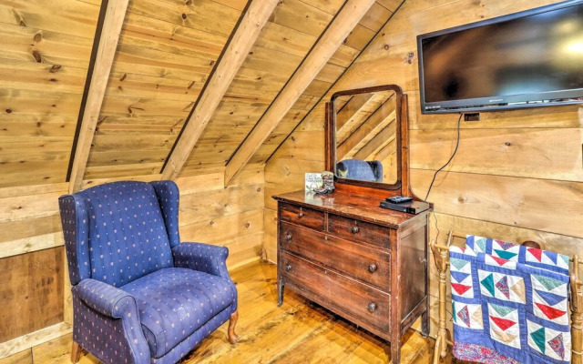 Cozy Creekside Mountain Escape w/ Hot Tub!