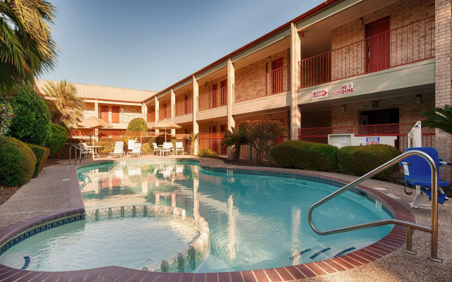 SureStay Plus by Best Western San Antonio Fiesta Inn