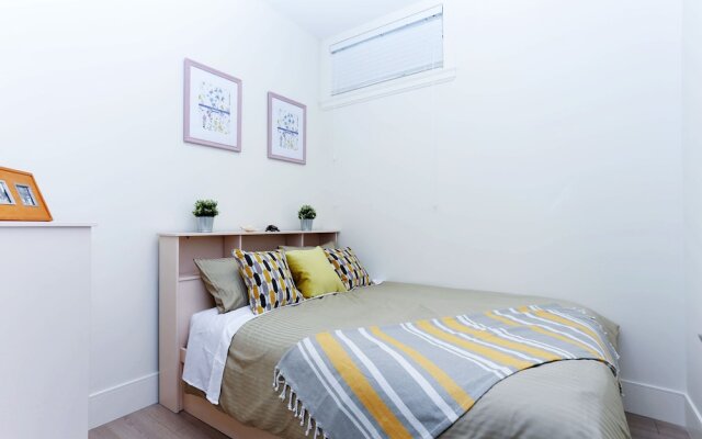Tasteful 2 Bedroom Suite near Marine Gateway by Elevate Rooms