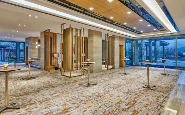 Lushan West Sea Resort, Curio Collection by Hilton